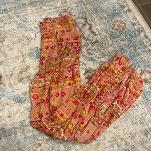 Billabong slit leg flowy floral pants Size small